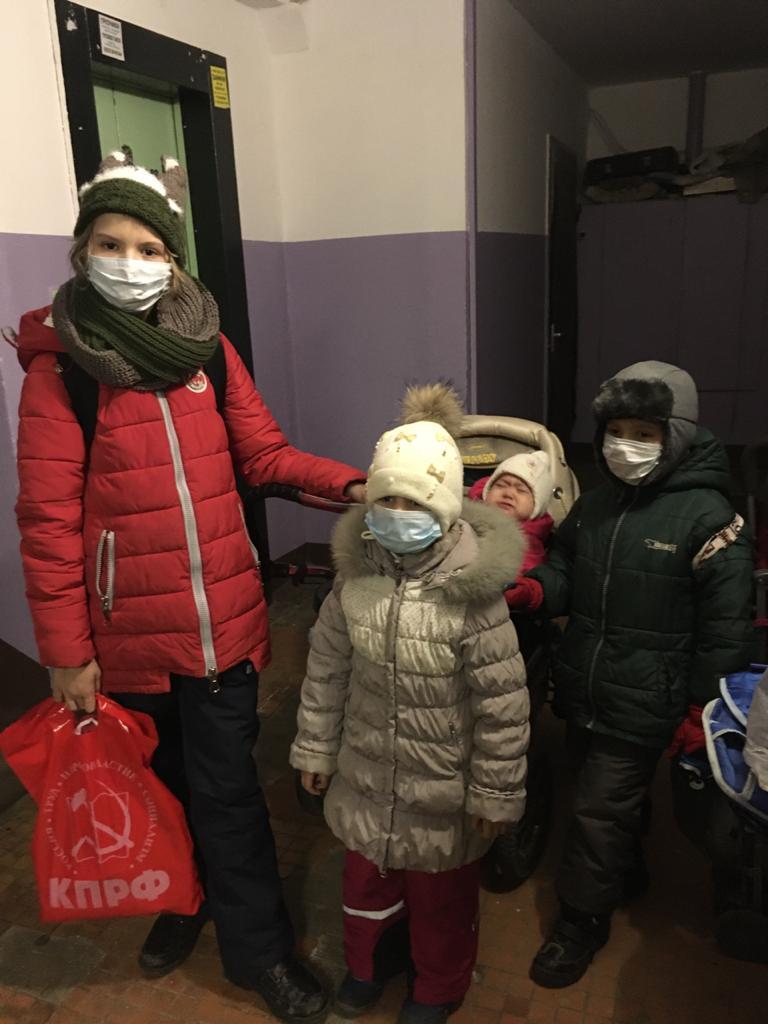 Орехово-Зуевские коммунисты поздравили односельчан с Новым годом