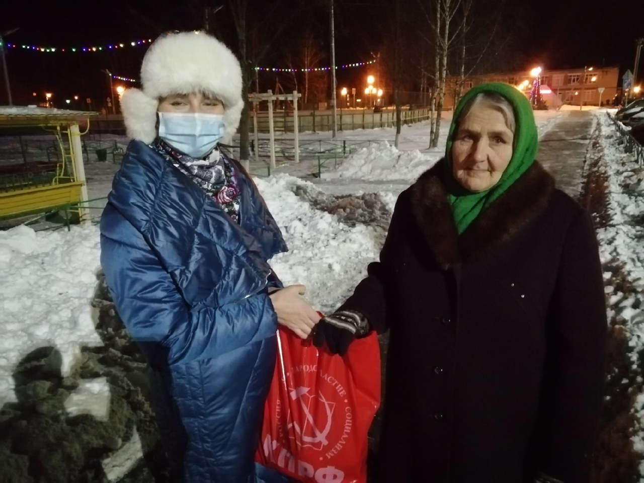 Орехово-Зуевские коммунисты поздравили односельчан с Новым годом