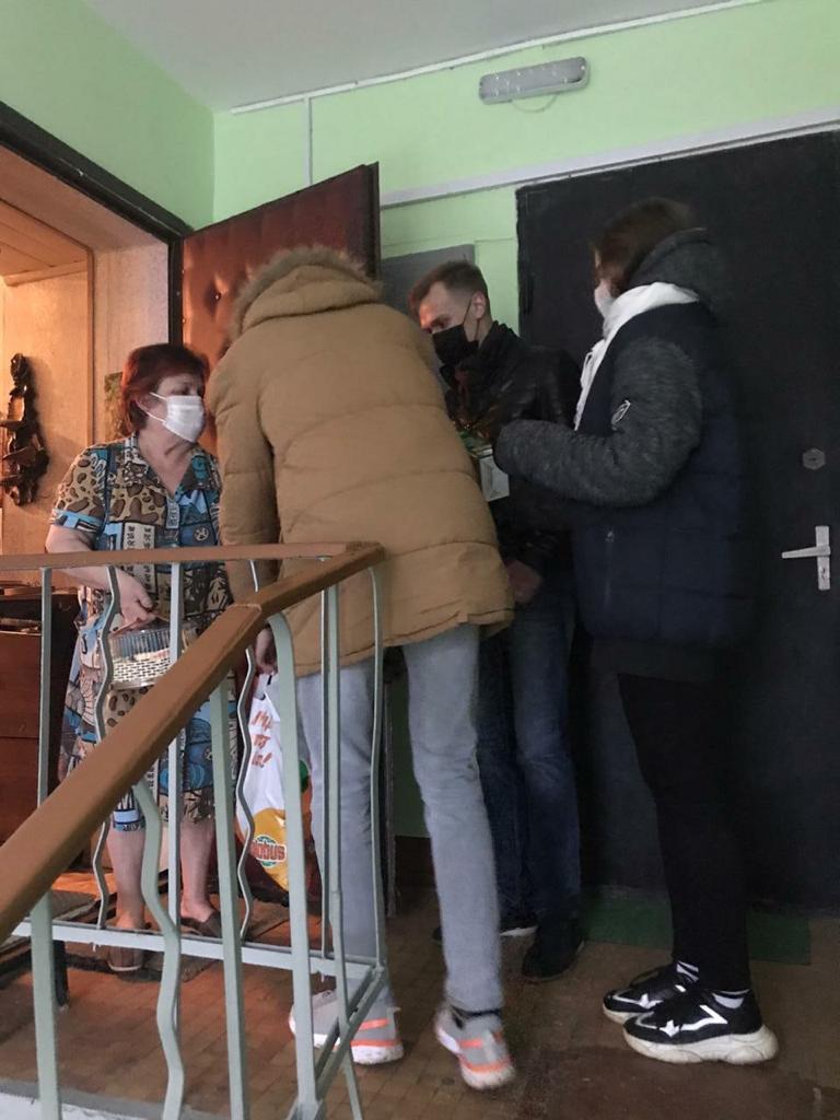 Королёвские коммунисты поздравили жителей с Наступающим Новым годом