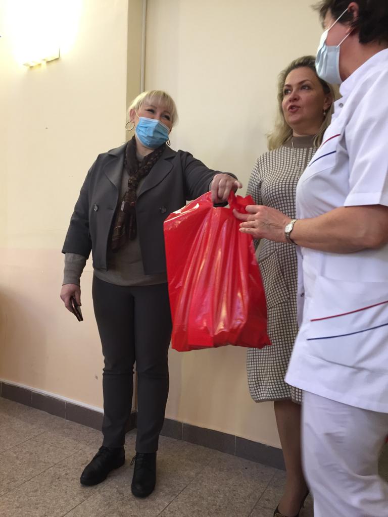 Активисты Королёвского отделения «Дети войны» поздравили врачей с Рождеством