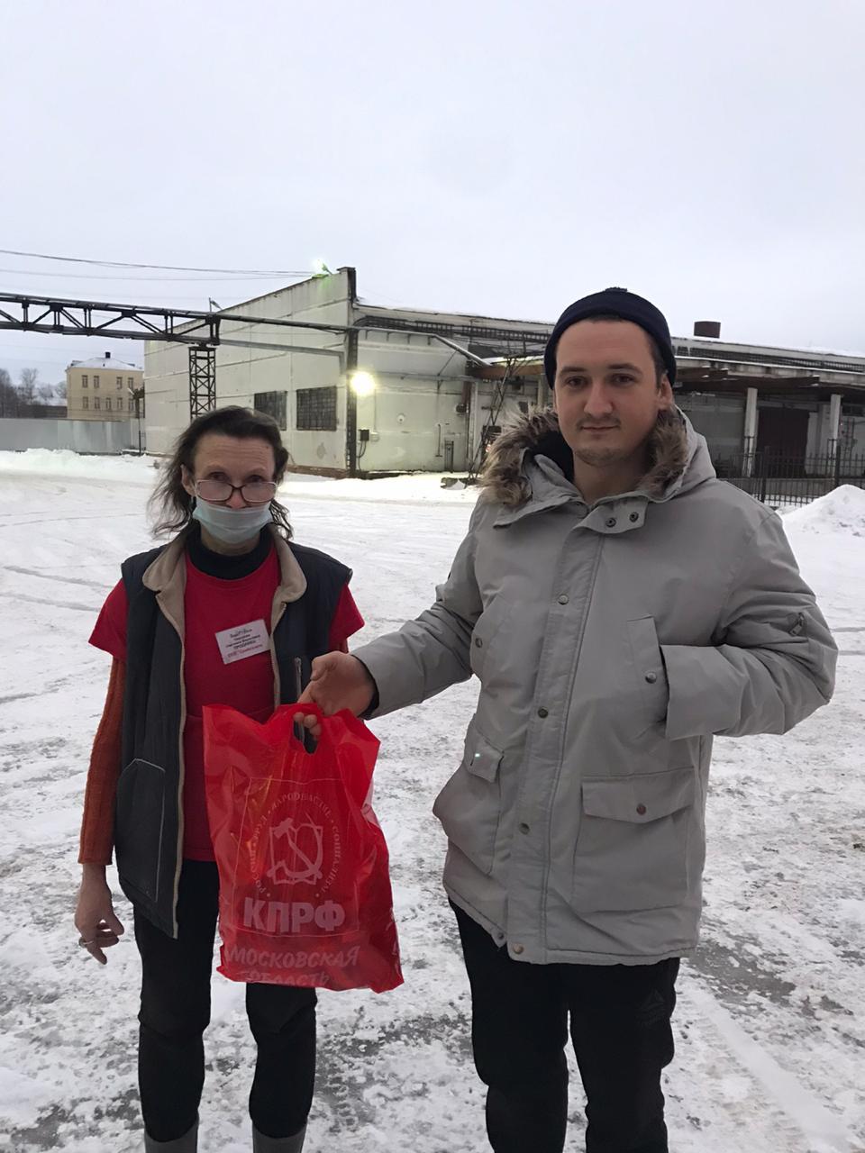 Клинские коммунисты продолжают помогать людям
