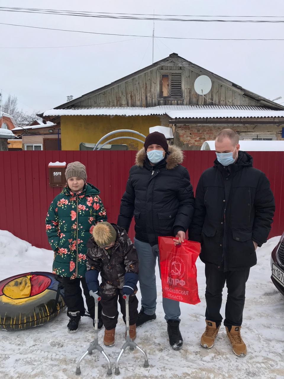 Клинские коммунисты продолжают помогать людям