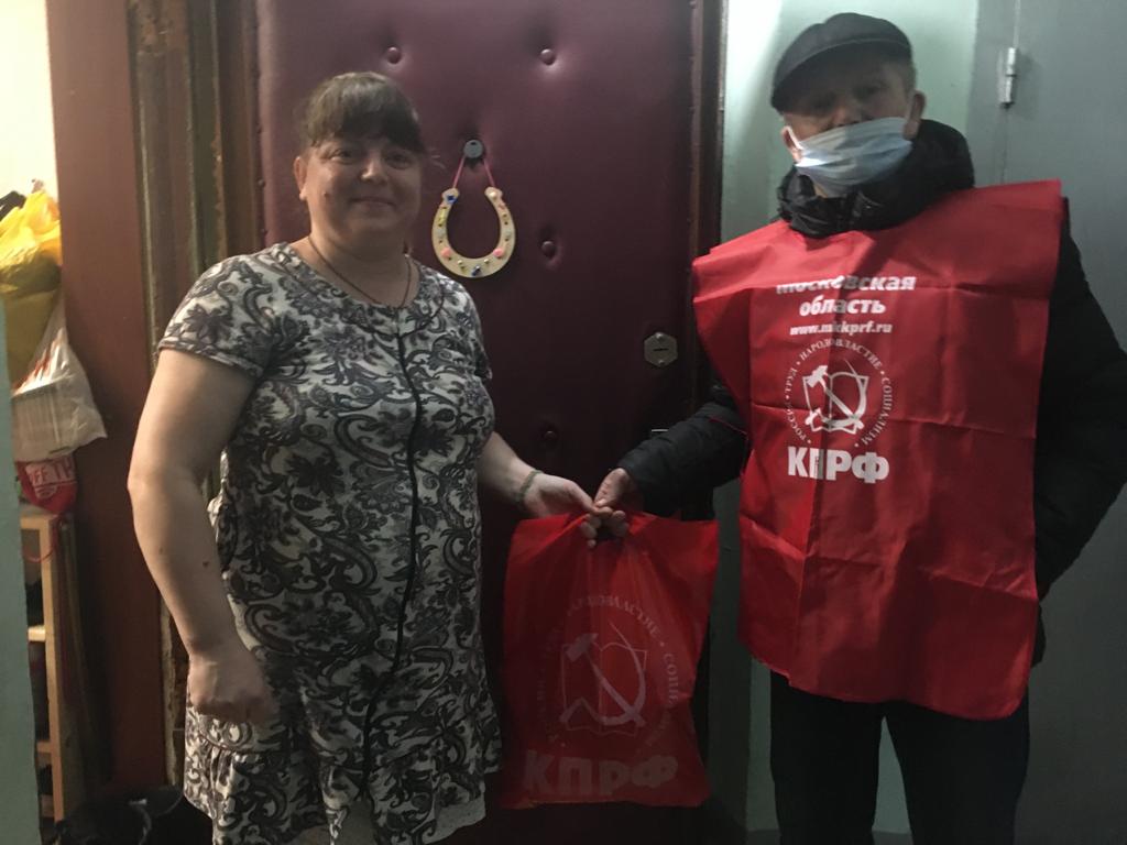 Реутовские коммунисты поздравили с Новым годом