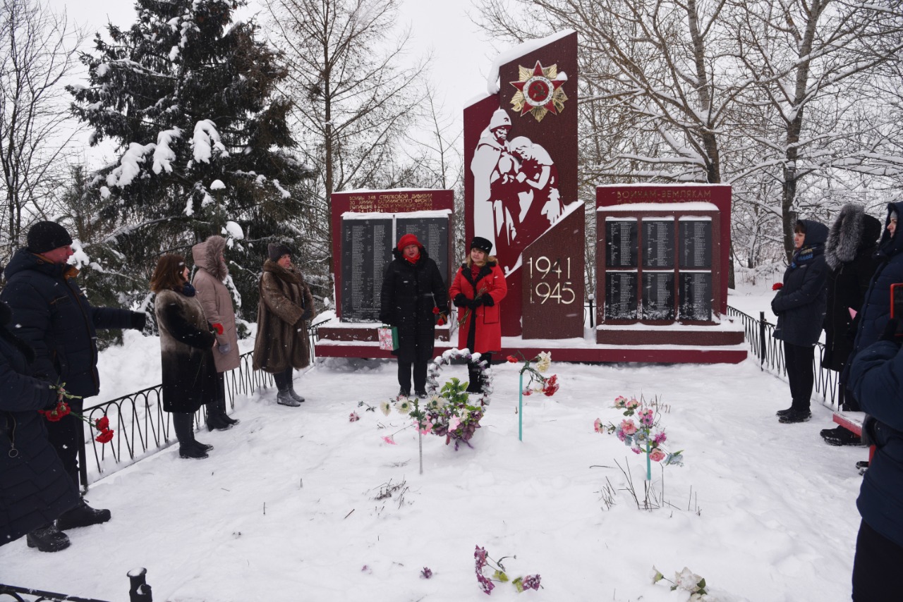 Лотошинские коммунисты чтут память о подвиге советских солдат