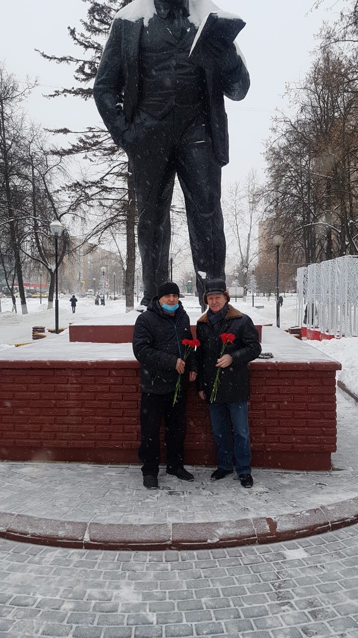 Память о Ленине передадим из поколения в поколение!
