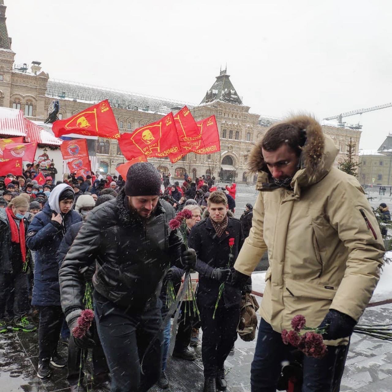 Память о Ленине передадим из поколения в поколение!