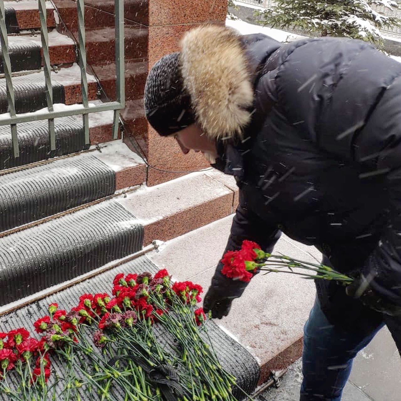 Память о Ленине передадим из поколения в поколение!