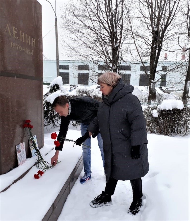 В Королёве состоялись возложения цветов ко всем памятникам В.И. Ленину