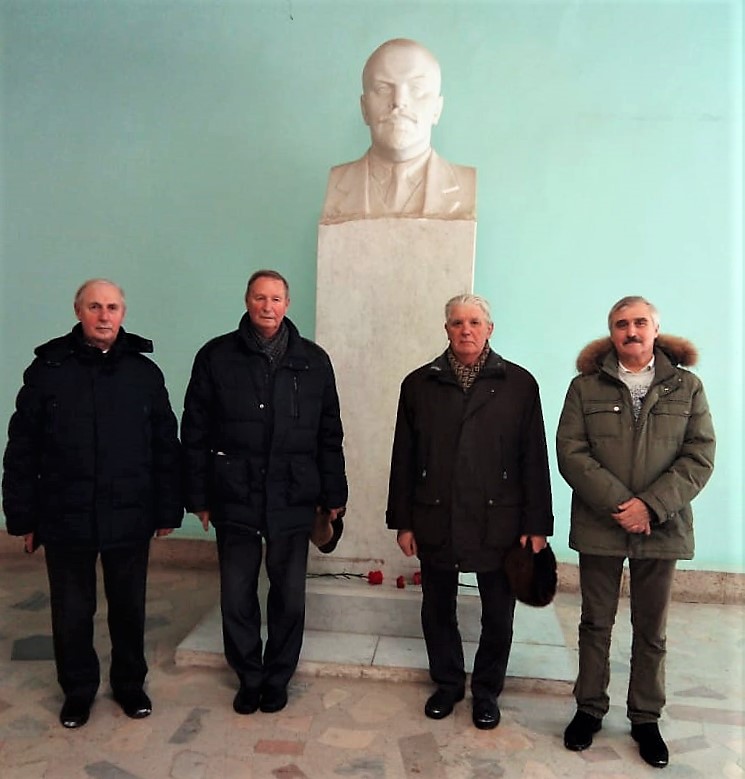 В Королёве состоялись возложения цветов ко всем памятникам В.И. Ленину