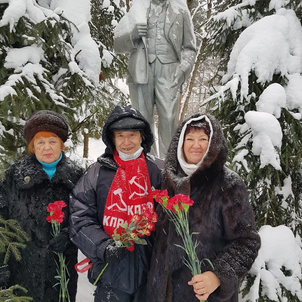 Ленин жил, Ленин жив, Ленин будет жить!