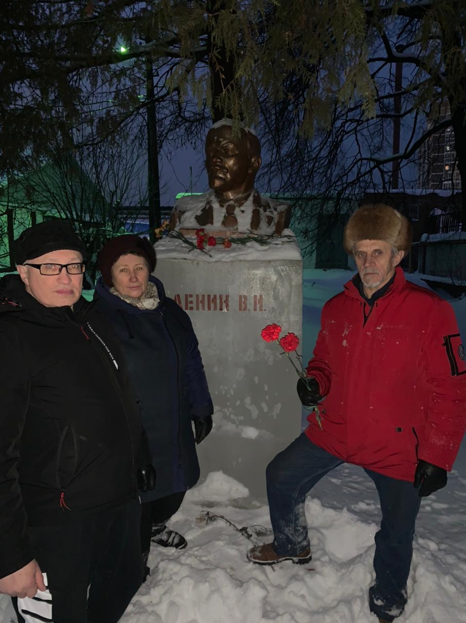 Ленин жил, Ленин жив, Ленин будет жить!