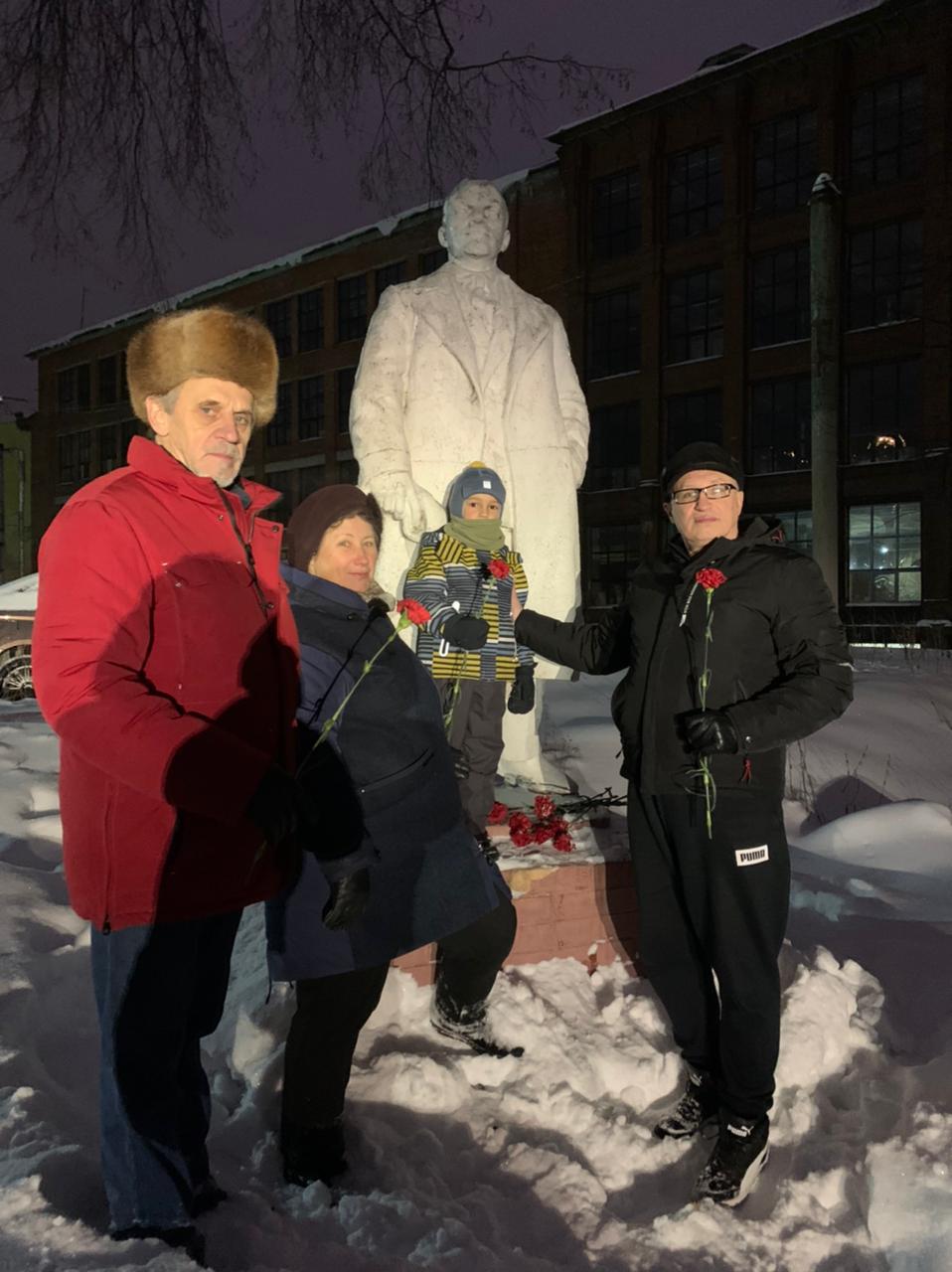 Ленин жил, Ленин жив, Ленин будет жить!