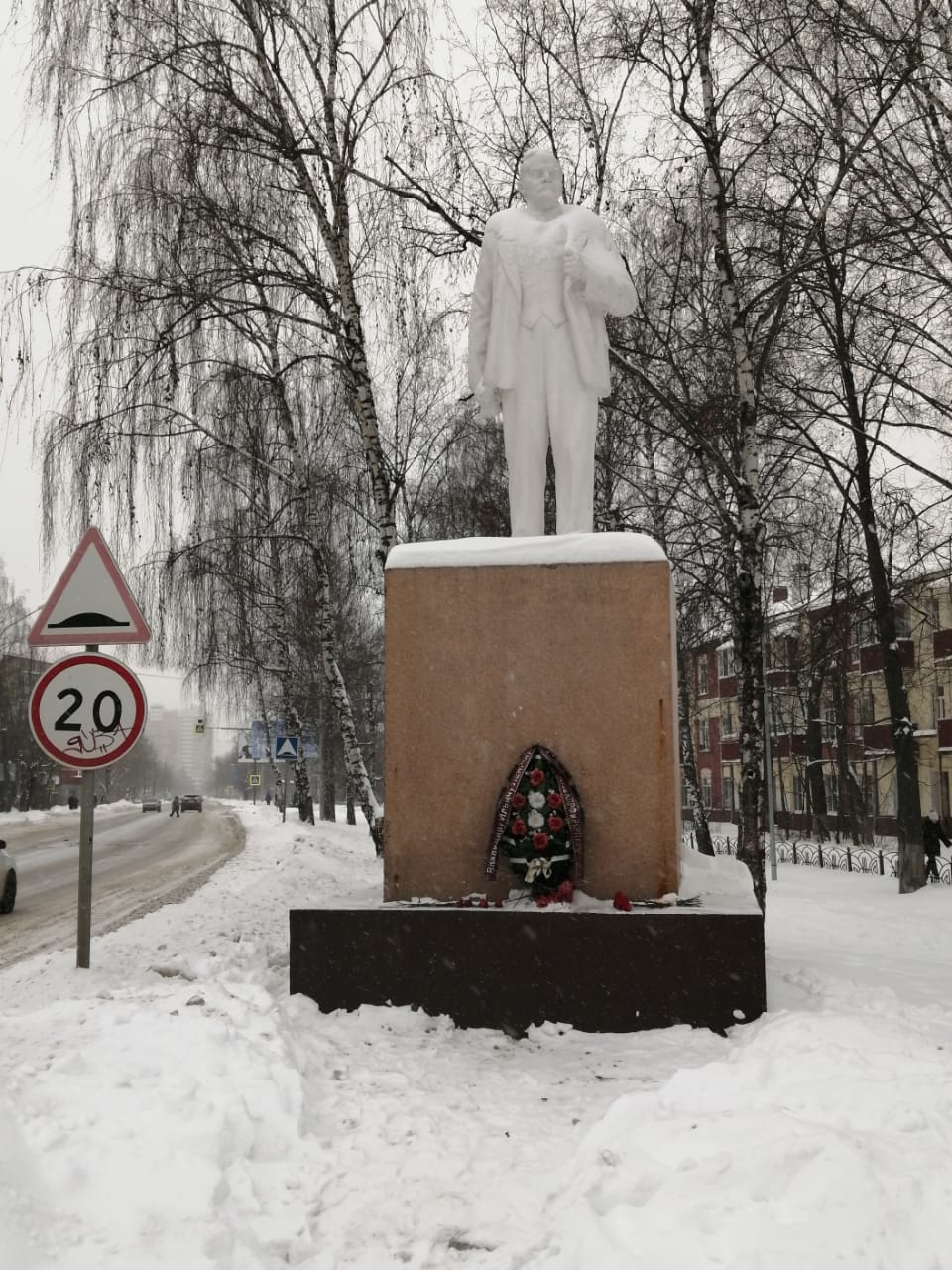 В Ногинске возложили цветы к памятникам В.И. Ленину
