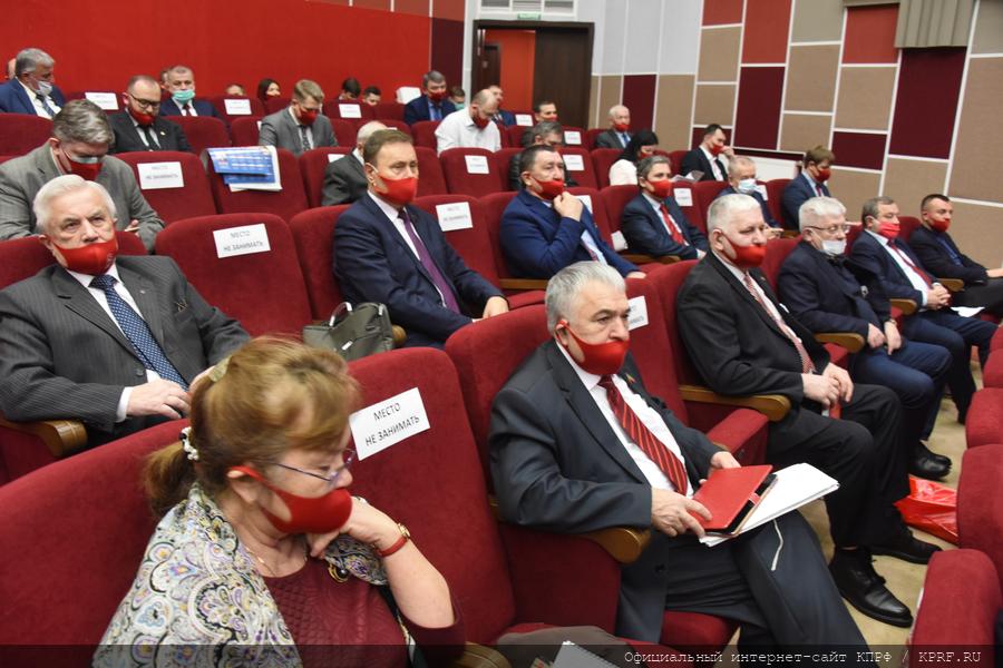 В подмосковных Снегирях открылся XIII Пленум ЦК КПРФ