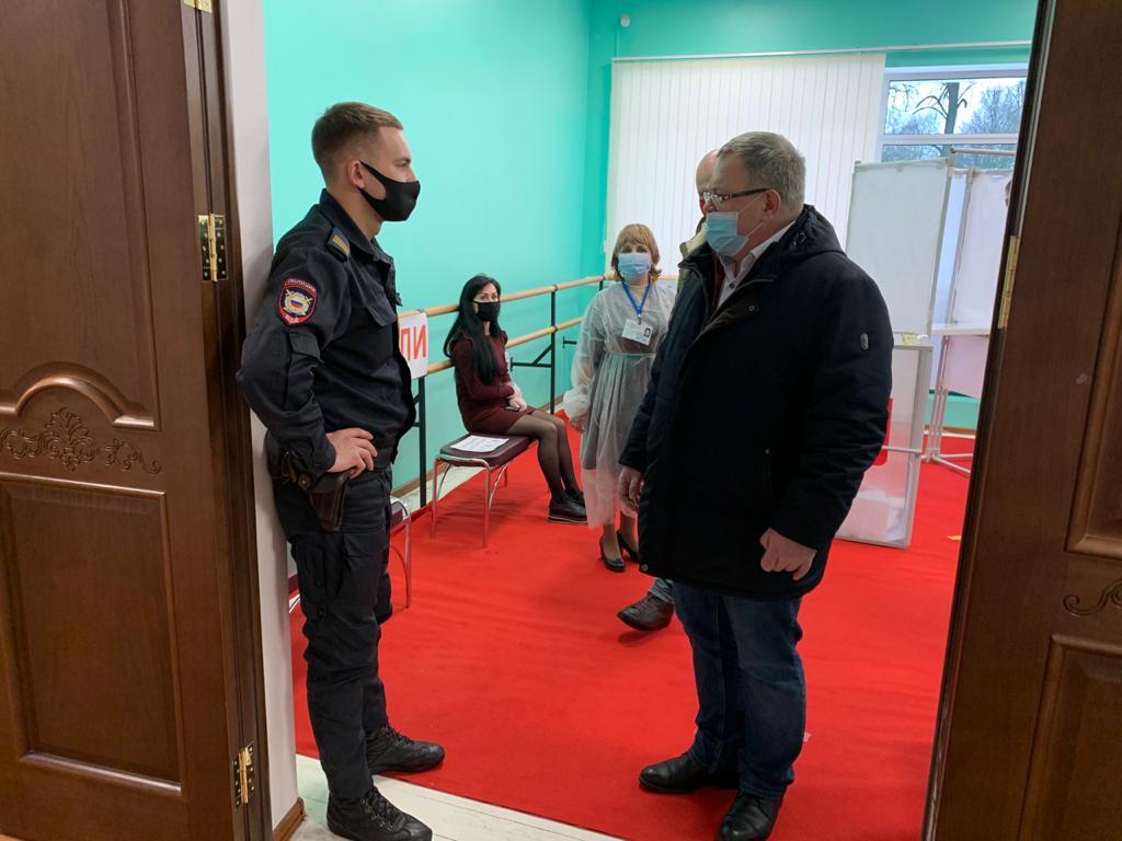 Секретарь МК КПРФ Александр Наумов посетил избирательные участки в Коломне
