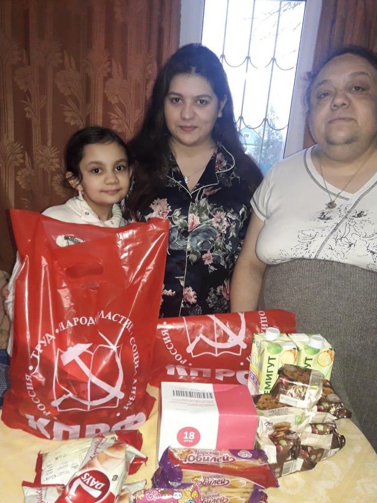 Солнечногорские коммунисты помогают многодетным семьям