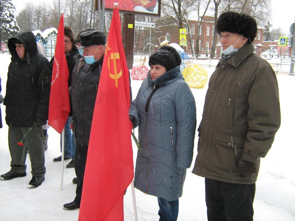В Можайске возложили цветы к памятнику В.И. Ленина