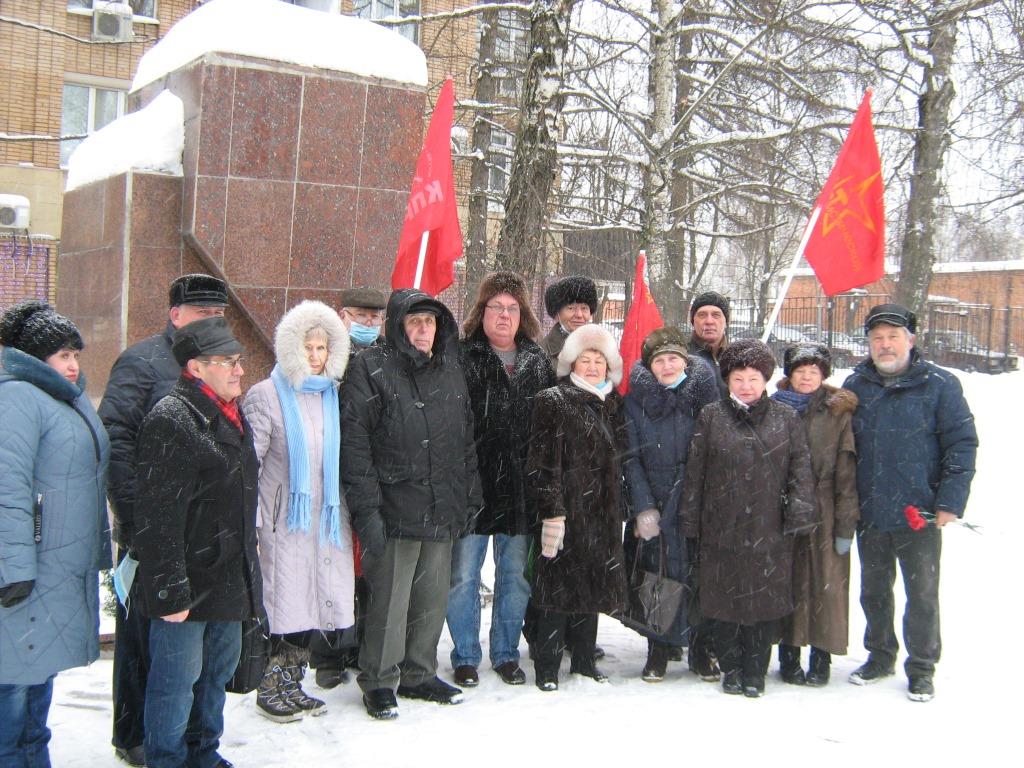 В Можайске возложили цветы к памятнику В.И. Ленина