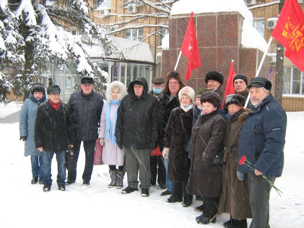 В Можайске возложили цветы к памятнику В.И. Ленина