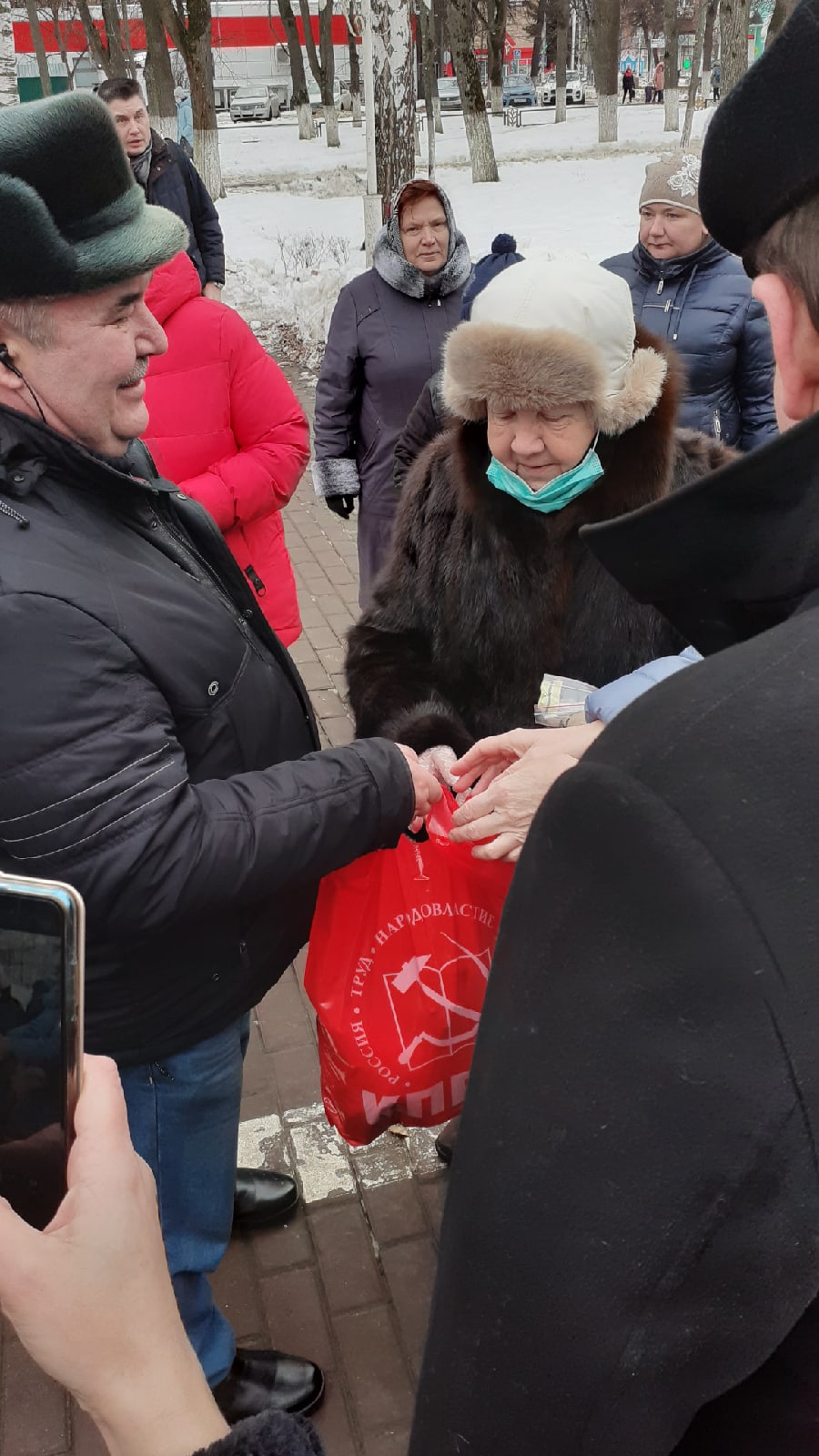 Ступинские коммунисты помогают ветеранам