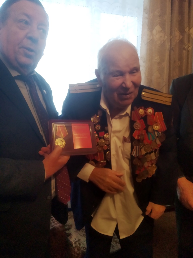 Каширские коммунисты поздравили юбиляра
