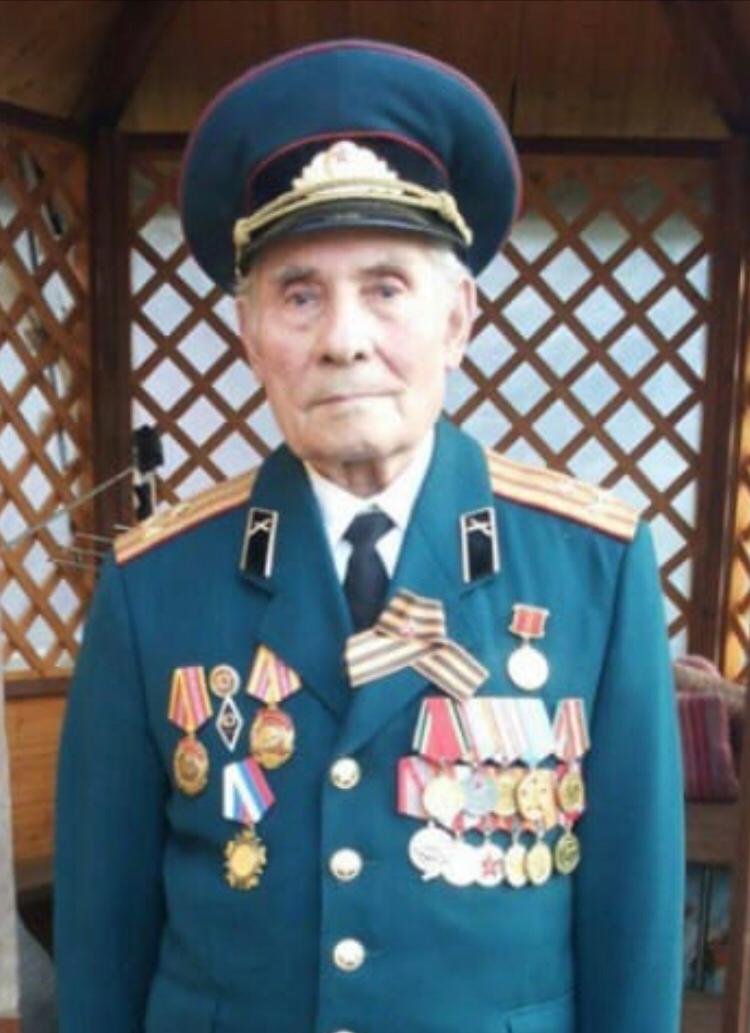 Пушкинские коммунисты поздравили ветерана с 23 февраля
