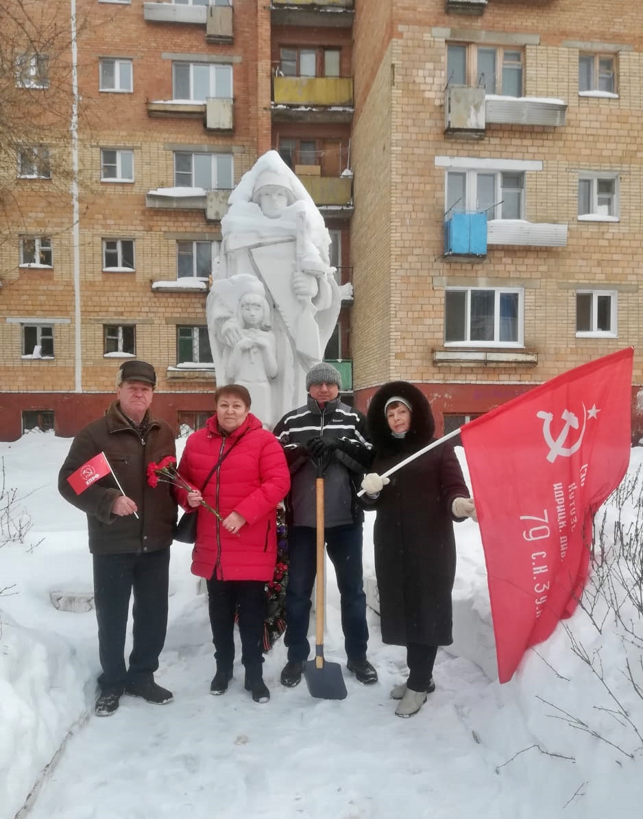 Серпуховские коммунисты почтили память солдат