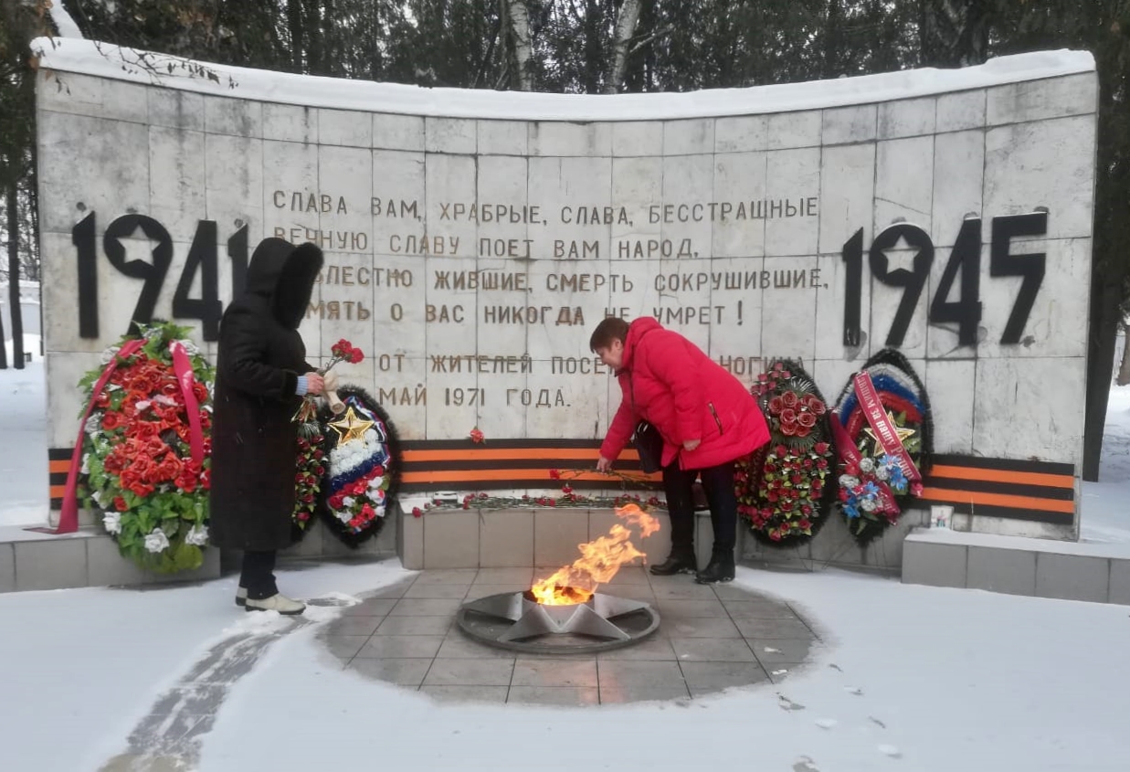 Серпуховские коммунисты почтили память солдат