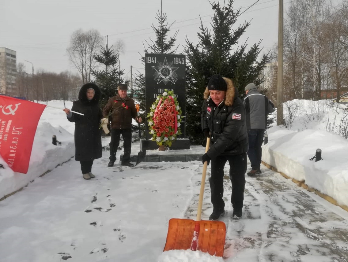 Серпуховские коммунисты почтили память солдат