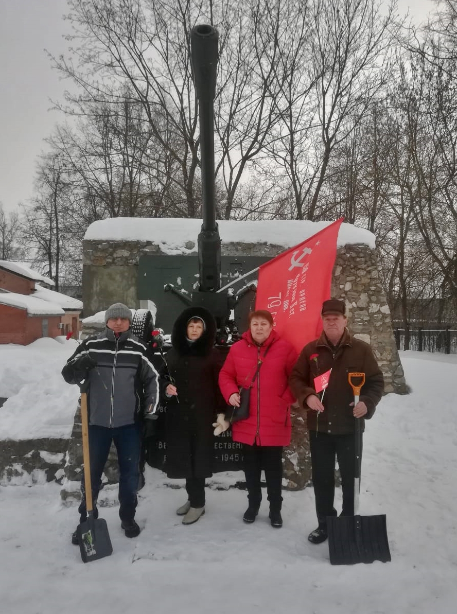 Серпуховские коммунисты почтили память солдат