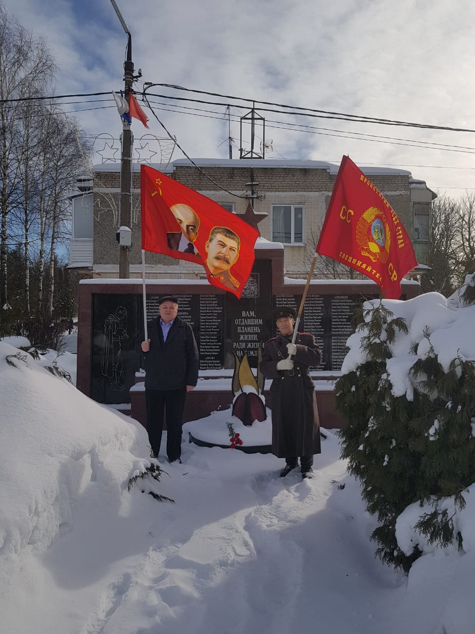 В день Советской Армии и Военно-Морского флота