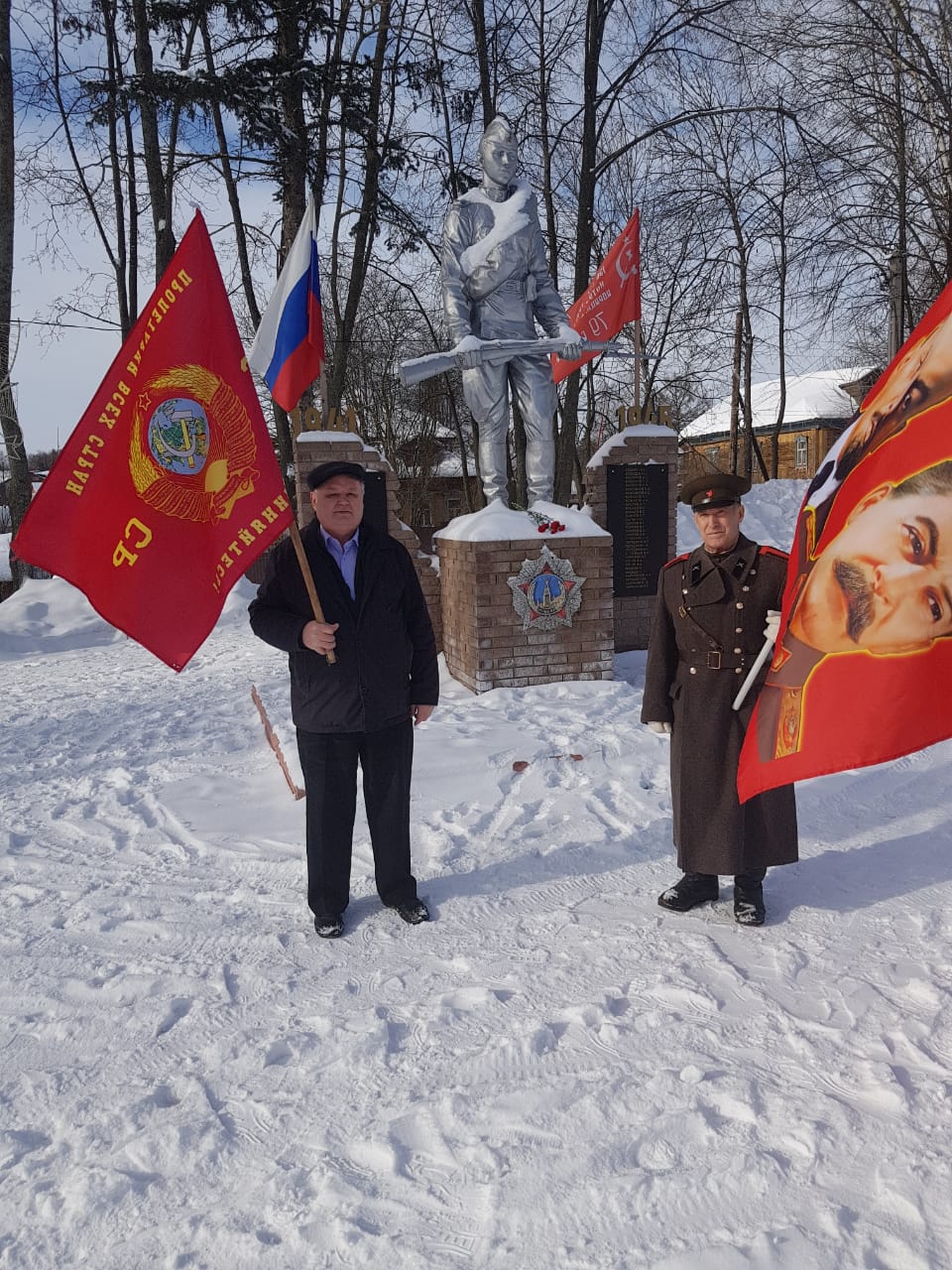 В день Советской Армии и Военно-Морского флота