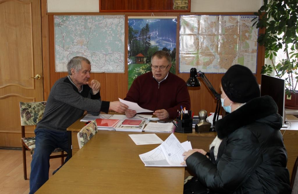Депутат-коммунист Александр Наумов провёл приём жителей в Серпухове