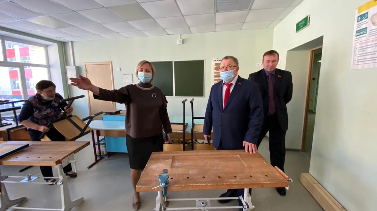 Депутат-коммунист Александр Наумов посетил с рабочим визитом город Озёры