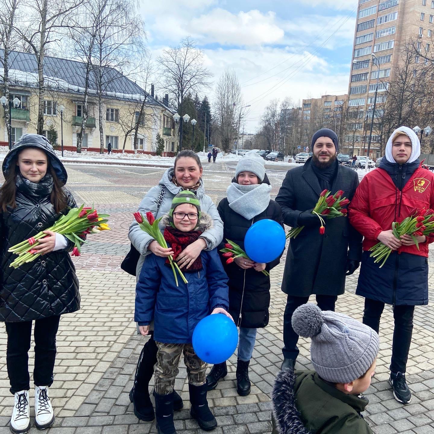 Весенний букет поздравлений от Балашихинских коммунистов