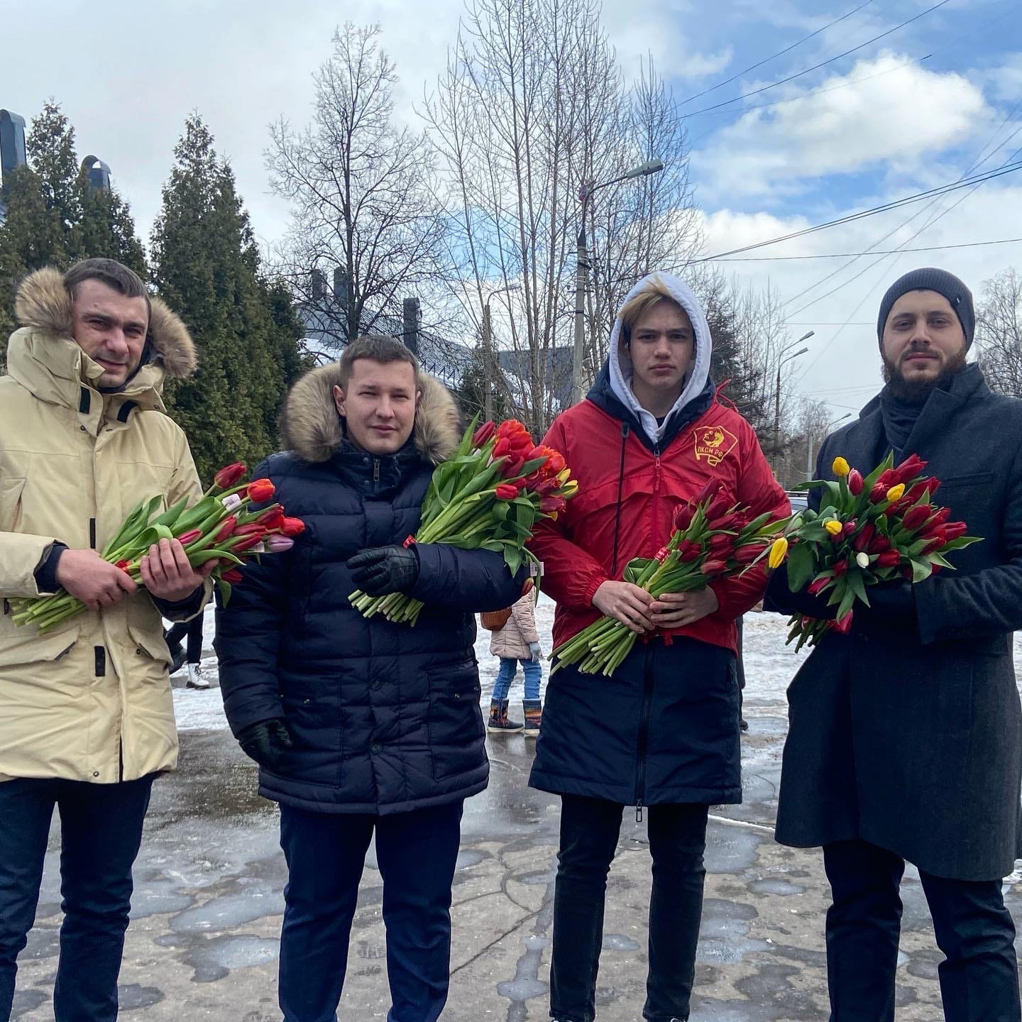 Весенний букет поздравлений от Балашихинских коммунистов