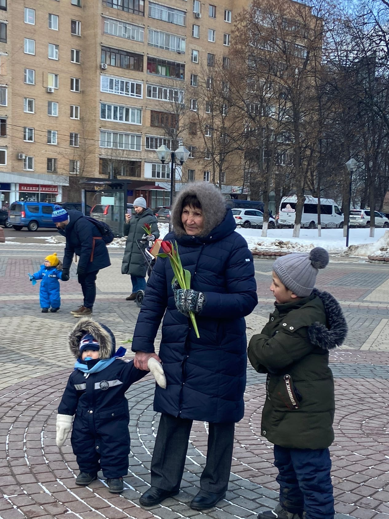 Весенний букет поздравлений от Балашихинских коммунистов