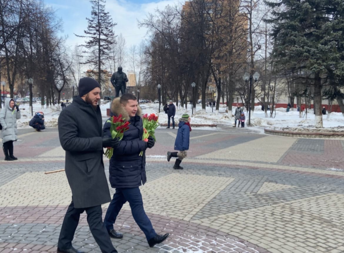 Весенний букет поздравлений от Балашихинских коммунистов