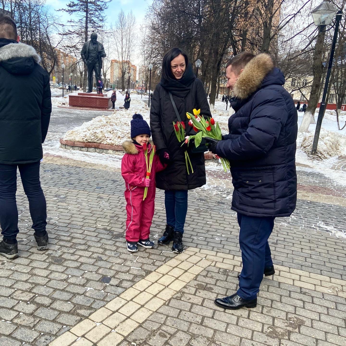 Весенний букет поздравлений от Балашихинских коммунистов