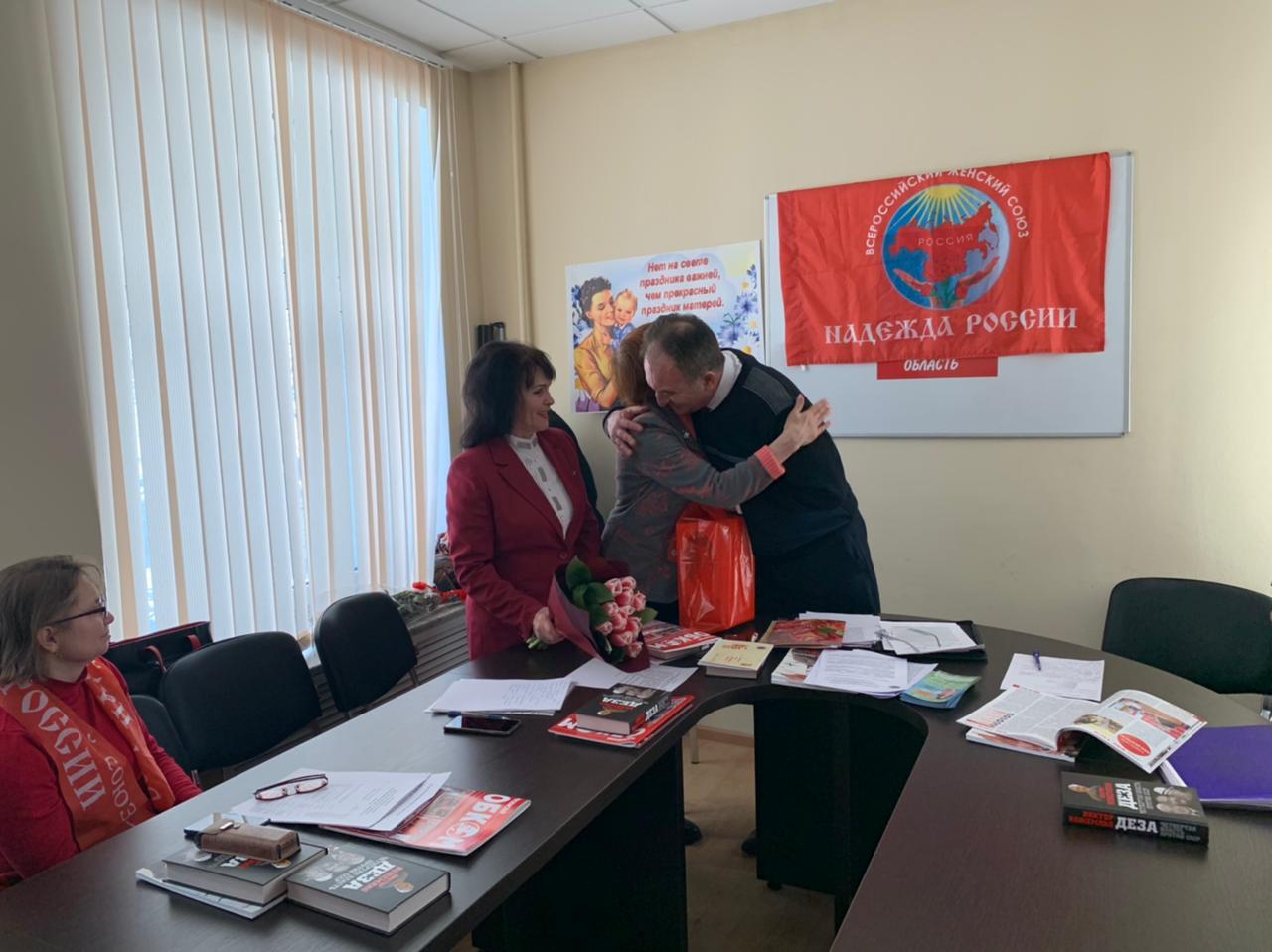Лидер подмосковных коммунистов Николай Васильев поздравил региональное отделение ВЖС «Надежда России» с 8 марта