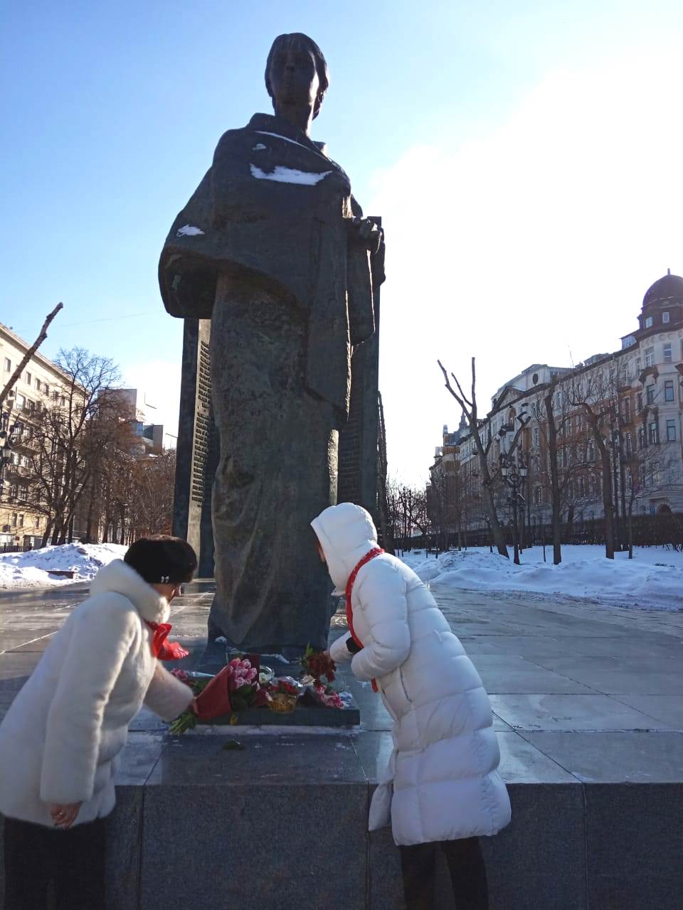 «Держите крепче связь с массами, проводите в жизнь заветы Ленина.» Н.К. Крупская