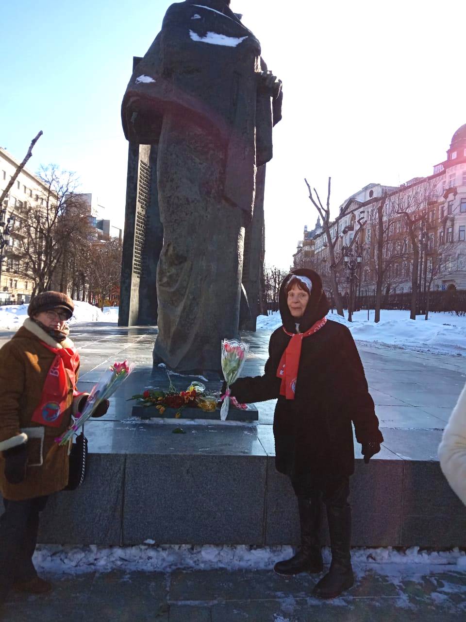 «Держите крепче связь с массами, проводите в жизнь заветы Ленина.» Н.К. Крупская
