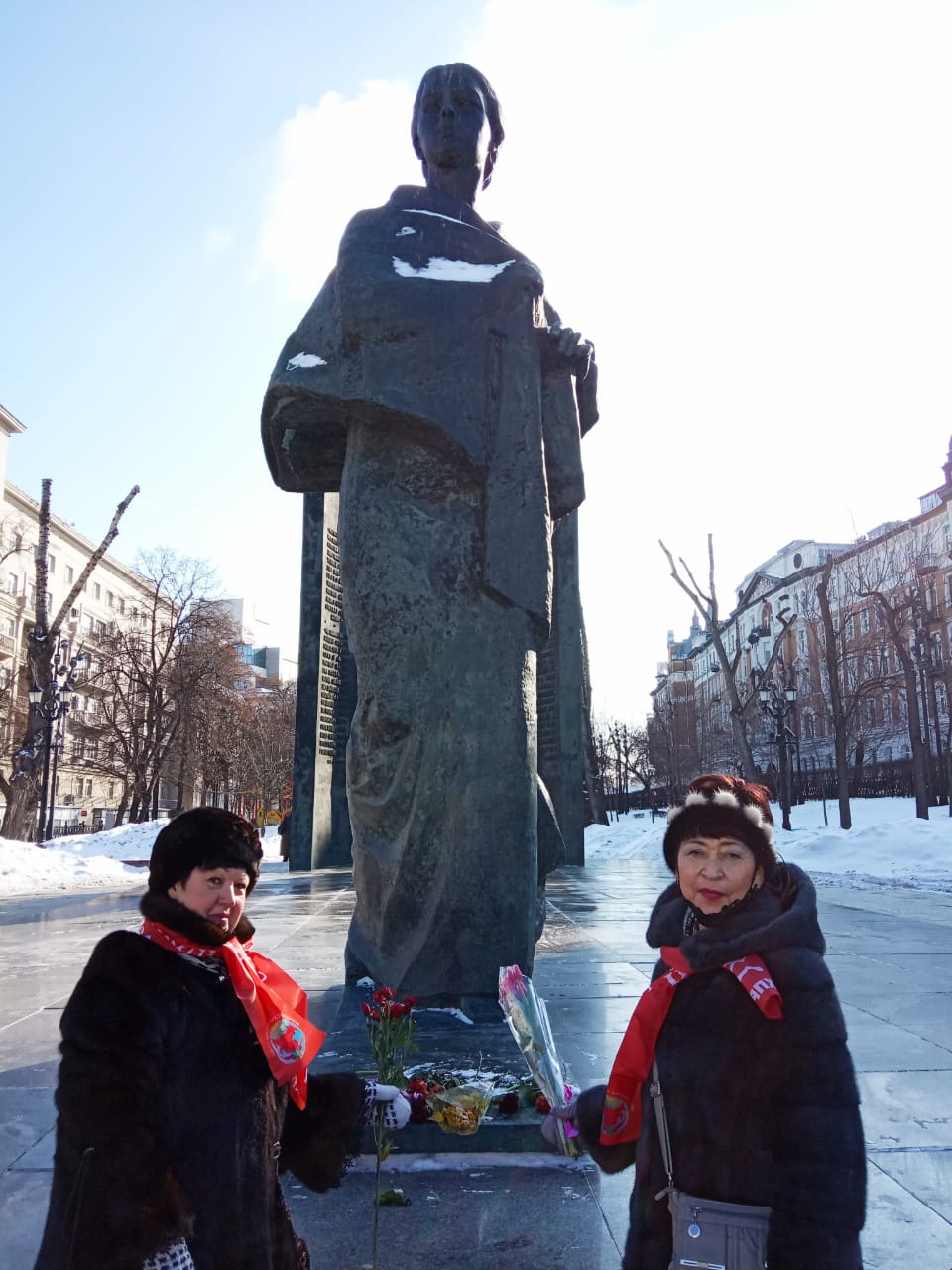 «Держите крепче связь с массами, проводите в жизнь заветы Ленина.» Н.К. Крупская