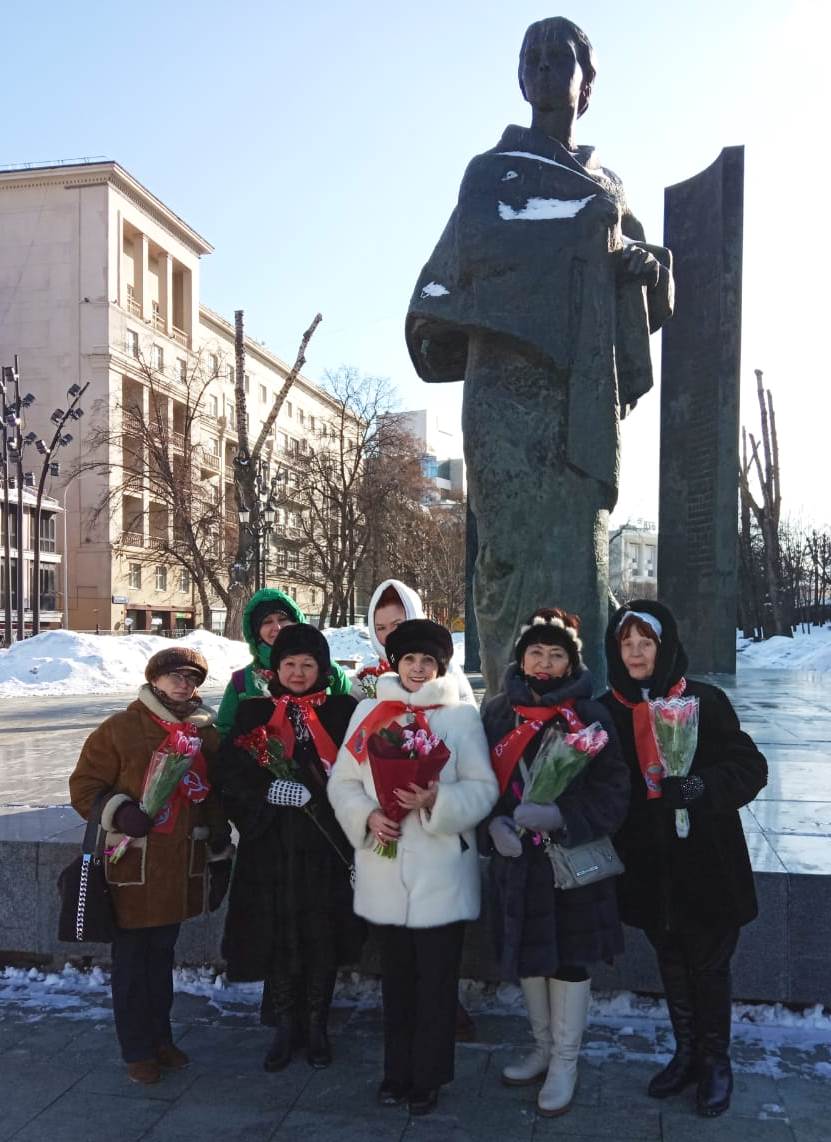 «Держите крепче связь с массами, проводите в жизнь заветы Ленина.» Н.К. Крупская