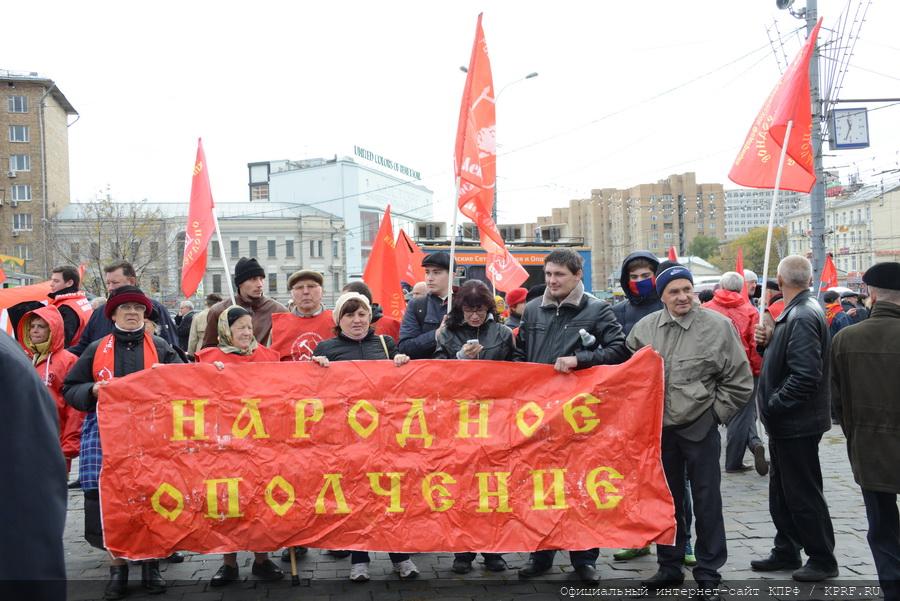 «Склоняем головы в память о мужественных защитниках Советской Конституции»