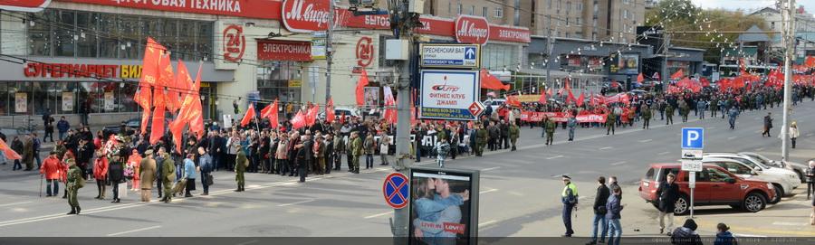 «Склоняем головы в память о мужественных защитниках Советской Конституции»