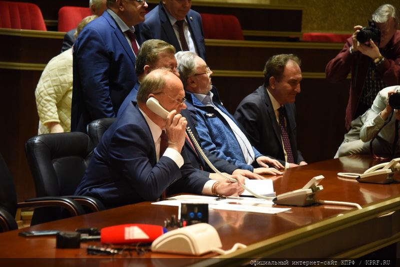 Лидер КПРФ Г.А. Зюганов посетил Центр управления полётами АО «ЦНИИмаш»