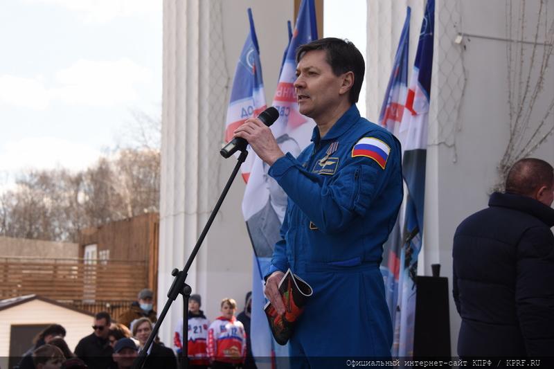 Лидер КПРФ Г.А. Зюганов посетил Центр управления полётами АО «ЦНИИмаш»