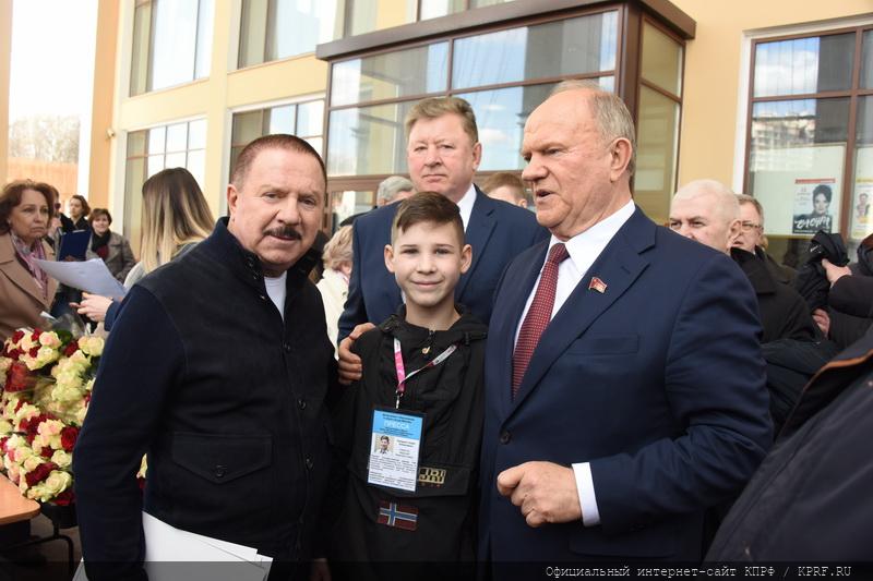 Лидер КПРФ Г.А. Зюганов посетил Центр управления полётами АО «ЦНИИмаш»