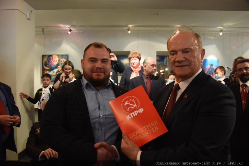 Лидер КПРФ Г.А. Зюганов посетил Центр управления полётами АО «ЦНИИмаш»